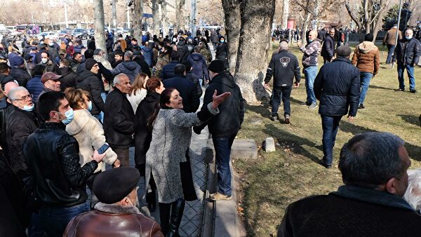 Президент Армении обсудил с представителем оппозиции ситуацию в стране