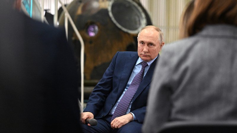 Путин удивился зарплатам специалистов космической отрасли