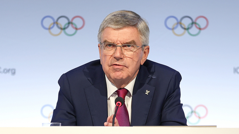 Глава МОК заявил о принятии в марте решения по участию россиян в ОИ-2024