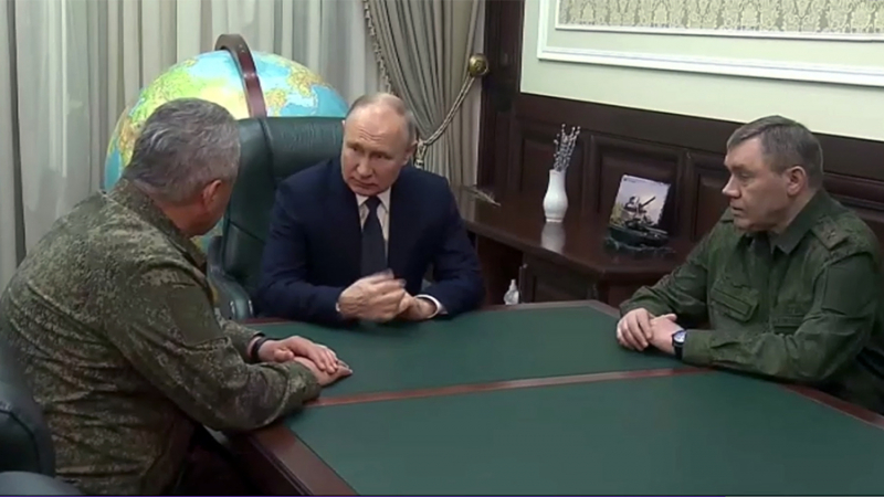 Путин посетил штаб Южного военного округа в Ростове-на-Дону